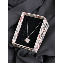 Kural Jewelry 925 Ayar Gümüş Zincirli Beyaz Zirkon Taşlı 4 Yapraklı Yonca Kolye Kadın