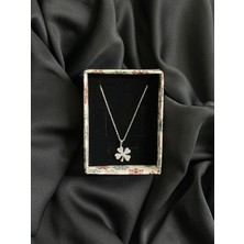 Kural Jewelry 925 Ayar Gümüş Zincirli Beyaz Zirkon Taşlı 4 Yapraklı Yonca Kolye Kadın
