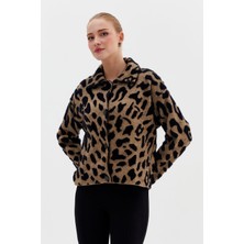 Burce Butik Polo Yaka Düğme Kapamalı Leopar Desenli Ceket
