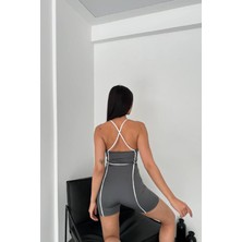 Neşeli Butik Kadın Çizgi Detaylı Sırt Dekolteli Mini Tulum NBDF050