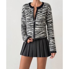 Şık, Sıcak ve Modern Stil (Zebra Desenli Şardonlu Hırka)