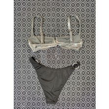 Kadın Parlak Yeşil Üst Arkadan Popçalı, Siyah Alt Yandan Halkalı Üçgen Bikini.