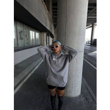 Nnstartshopping  Uzun Kol Kapşonlu Göğüs Baskılı Sweatshirt - Gri