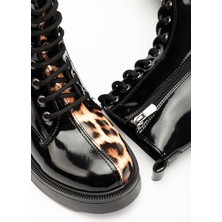 Ellolita Luxury Shoes 02-3055 Siyah Rugan Leopar Bağcıklı Fermuarlı Günlük Kadın Bot