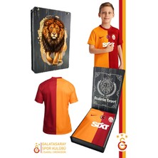 Galatasaray Orijinal Lisanslı 23-24 Parçalı Sarı Kırmızı Çocuk Forma Aslan Baskılı Hediyelik Ahşap Kutulu
