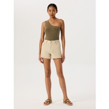 Paçası Dikişsiz Straight Fit Kısa Şort - Bej
