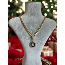 Asteria Jewelry Çağla Şikel Ema Model Siyah Detaylı Zirkon Taşlı Charm Kolye