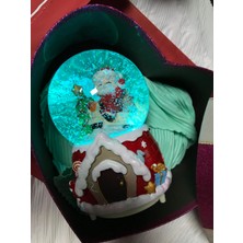 Yılbaşı Müzikli Işıklı Püskürtmeli Kar Küresi Noel Baba Büyük Boy Hediye Kutulu