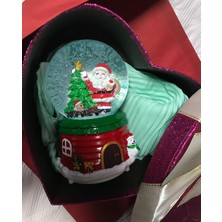 Yılbaşı Müzikli Işıklı Kar Küresi Noel Baba Orta Boy Hediye Kutulu