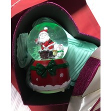 Yılbaşı Müzikli Işıklı Kar Küresi Noel Baba Orta Boy Hediye Kutulu