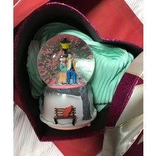 Sevgililer Müzikli Işıklı Orta Boy Kar Küresi Hediye Kutulu