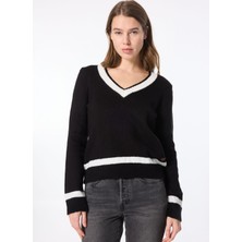 Jeep V Yaka Relaxed Düz Siyah Kazak Kadın J4WL-KZK7141