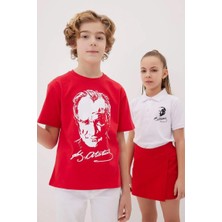 DeFacto Erkek Çocuk 23 Nisan Çocuk Bayramı Bisiklet Yaka Atatürk Baskılı Kısa Kollu Kırmızı Tişört B6938A824SM