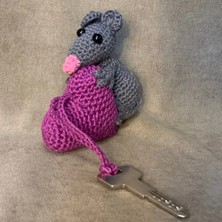 Uretti El Örgüsü Sevimli Fare Amigurumi Anahtarlık / Çanta Süsü - 9 x 10 cm