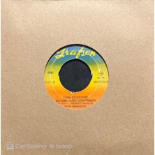 Nuri Sesigüzel – Gök Yüzünde Kumru Gibi Dönerken 45'lik Plak