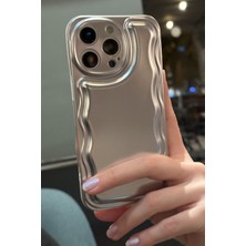 Paladyum Case Apple iPhone 15 Pro Uyumlu Zigzaglı Dalgalı Gümüş Puf Kılıf