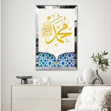 Zevahir Mobilya Dekorasyon Gümüş Aynalı Pleksi Çerçeveli Beyaz Arka Plan Desenli Hat Sanatlı Arapça Muhammed (S.a.v) Tablosu