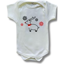 Betül Bebek Kısa Kollu Yılbaşı Baskılı Organik Pamuk Çıtçıtlı Yeni Yıl Bebek Body&zıbın
