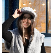 Pabtex Pandamke Kışın Sıcak Şıklığı: Peluş Yelek ve Şapka Kombini