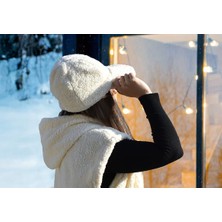 Pabtex Kışın Sıcak Şıklığı: Peluş Yelek ve Şapka Kombini