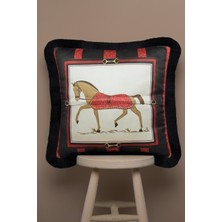 Alseko Concept Siyah Kırmızı Çizgili At Desen 43 x 43  cm  Kırlent Kılıfı