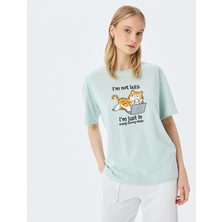 Koton Kedi Baskılı Bisiklet Yaka Kısa Kollu Rahat Kalıp T-Shirt