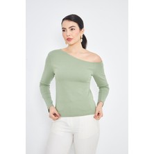  Yeşil Asimetrik Yaka Tek Omuz Açık Uzun Kollu Kadın Fit Bluz - 2463