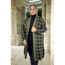 Yagmur Beren Geometrik Desenli Broş Detaylı Uzun Kollu Şal Yaka Büyük Beden Triko Hırka