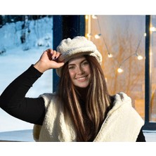 Pabtex Pandamke Kışın Sıcak Şıklığı: Peluş Yelek ve Şapka Kombini