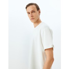 Koton Kısa Kollu Etiket Detaylı Pamuk Karışımlı Bisiklet Yaka Oversize T-Shirt