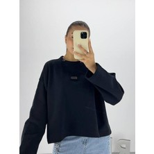 Kadın Yaka Aksesuarlı Oversize Tasarım Sweatshirt