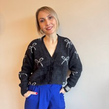 Siyah Fiyonk Desenli Yumoş Hırka