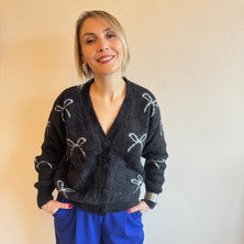 Siyah Fiyonk Desenli Yumoş Hırka