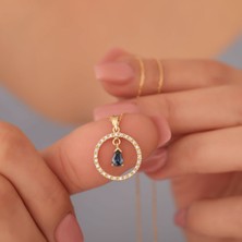 Nox Jewelry 14 Ayar Mikron Altın Kaplama Mavi Taşlı Zirkon Çerçeveli Halka Gümüş Kolye - CNS00574