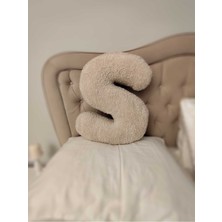 Pufftable Peluş S Harf Yastık, Dekoratif Kırlent, Kuzu Teddy Kumaş, Büyük Boy , Tüm Harfler ,boncuk Elyaf Dolgu