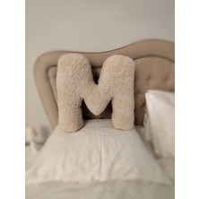 Pufftable Peluş M Harf Yastık, Dekoratif Kırlent, Kuzu Teddy Kumaş, Büyük Boy , Tüm Harfler ,boncuk Elyaf Dolgu