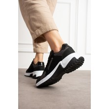 Parparastil Siyah ve Beyaz Rahat Kalıp Kadın Sneaker