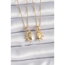 Ebijuteri 316L Çelik Gold Renk Zirkon Taşlı Güneş Model Işleme Yazı Detay Arkadaş Kolyesi