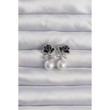 Ebijuteri Pirinç Gümüş Renk Zirkon Taşlı Inci Detay Siyah Gül Küpe