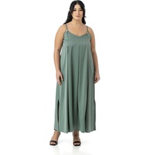 Büyük Beden Ayarlanabilir Ince Askılı Derin Plikaşe Detaylı Yırtmaçlı Saten Uzun Mint Yeşili Elbise