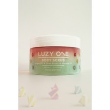 Luzy One Body Scrub – Yoğun Temizleme ve Ferah Orman Meyvesi Kokulu Vücut Peelingi - 300 ml