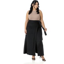 Disentis Modest Büyük Beden Önden Yırtmaçlı Süs Bağlama Detaylı Torba Cepli Siyah Midi Etek