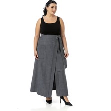 Disentis Modest Büyük Beden Önden Yırtmaçlı Süs Bağlama Detaylı Torba Cepli Gri Midi Etek