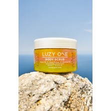 Luzy One Body Scrub – Yoğun Temizleme ve Şekerli Boombsheell Kokulu Vücut Peelingi - 300 ml