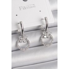 Çarşı Point Pirinç Gümüş Renk Zirkon Taşlı Kelebek Figür Sallantı Detay Kadın Küpe