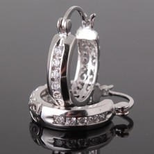 Renjie Shop C Beyaz Stil Yeni Gelen Gümüş Beyaz Safirli Şık Kadın Huggie Küpe (Yurt Dışından)