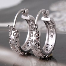 Renjie Shop C Beyaz Stil Yeni Gelen Gümüş Beyaz Safirli Şık Kadın Huggie Küpe (Yurt Dışından)