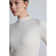 Manuka Yüksek Yaka Triko Bluz Ekru