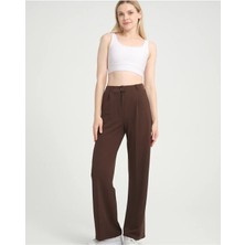 Kadın Kahve Rengi Çift Cepli Liğralı Kemer Lastik Detaylı Fermuarlı Yüksek Bel Krep Stil Pantolon.