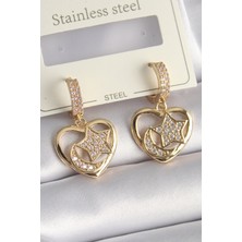 Style Of Carmen Pirinç Gold Renk Zirkon Taşlı Kalp Model Ay Yıldız Işleme Kadın Küpe